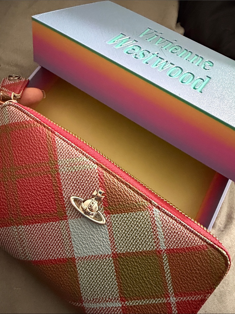 Vivienne Westwood Derby Classic Zip Round Wallet - Picture 12 of 12